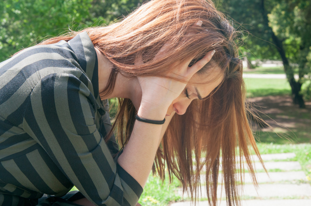 Adolescentele din SUA raporteaza cele mai ridicate niveluri de tristete si violenta sexuala din ultimul deceniu